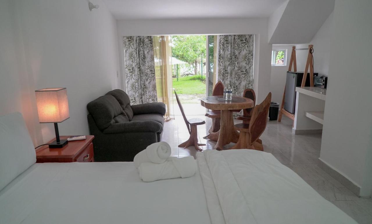 Suites Pancho Villas Bacalar - Lagoon View Exterior photo